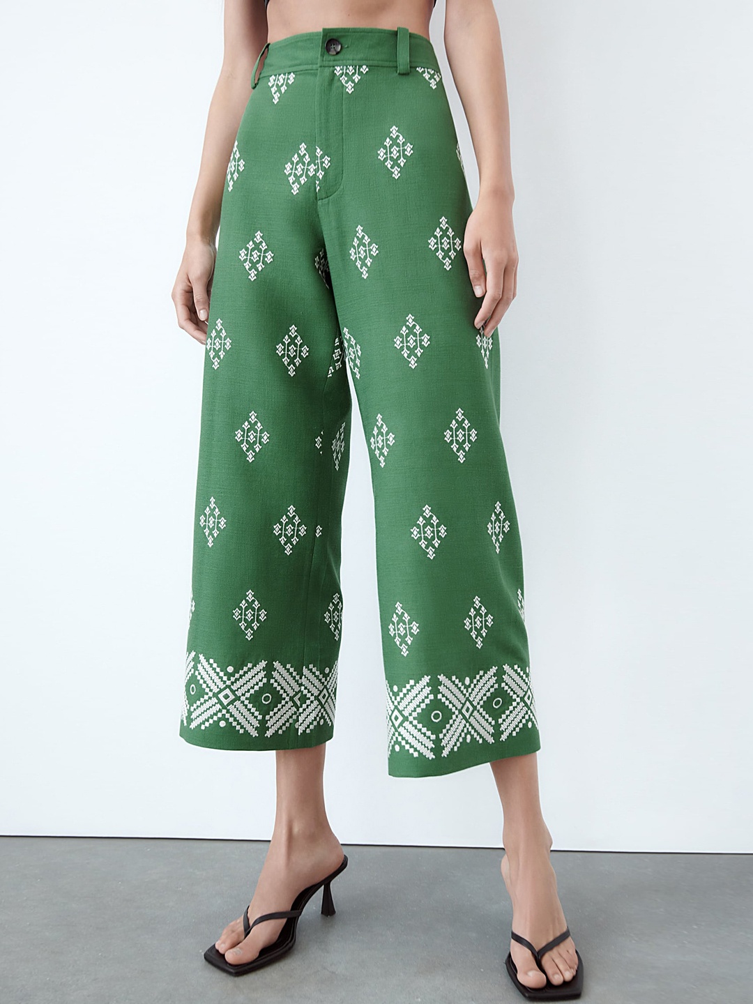 

LULU & SKY Women Floral Printed High-Rise Smart Cropped Parallel Trousers, Green
