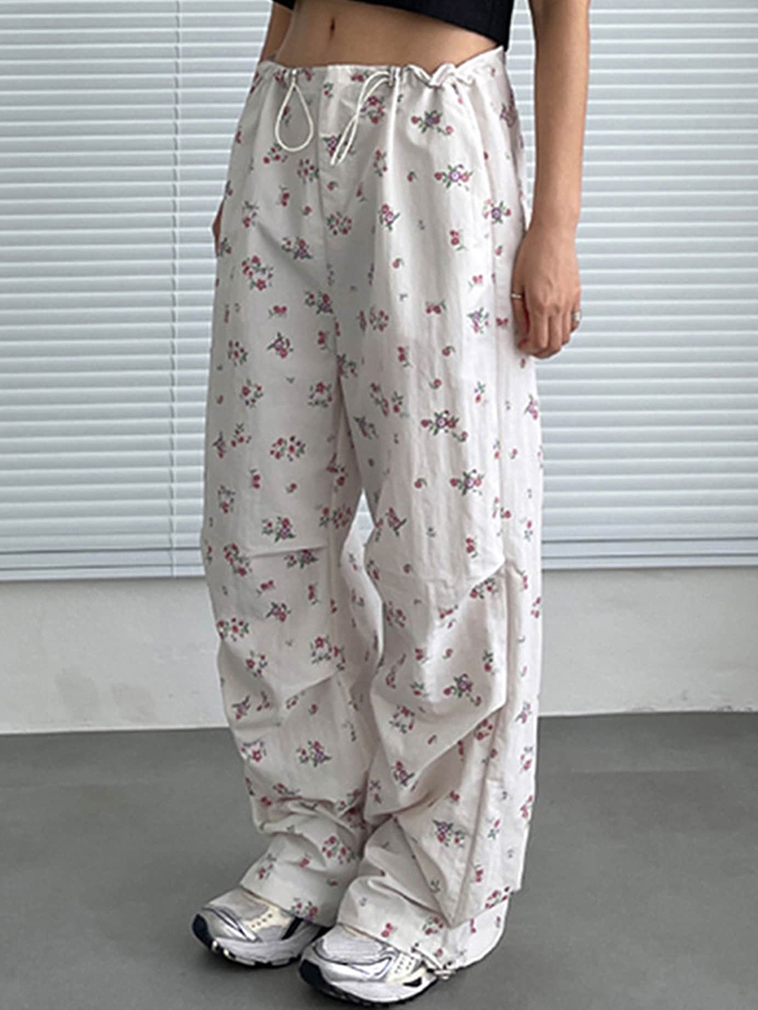 

LULU & SKY Women Floral Printed Loose Fit Low-Rise Parallel Trousers, White