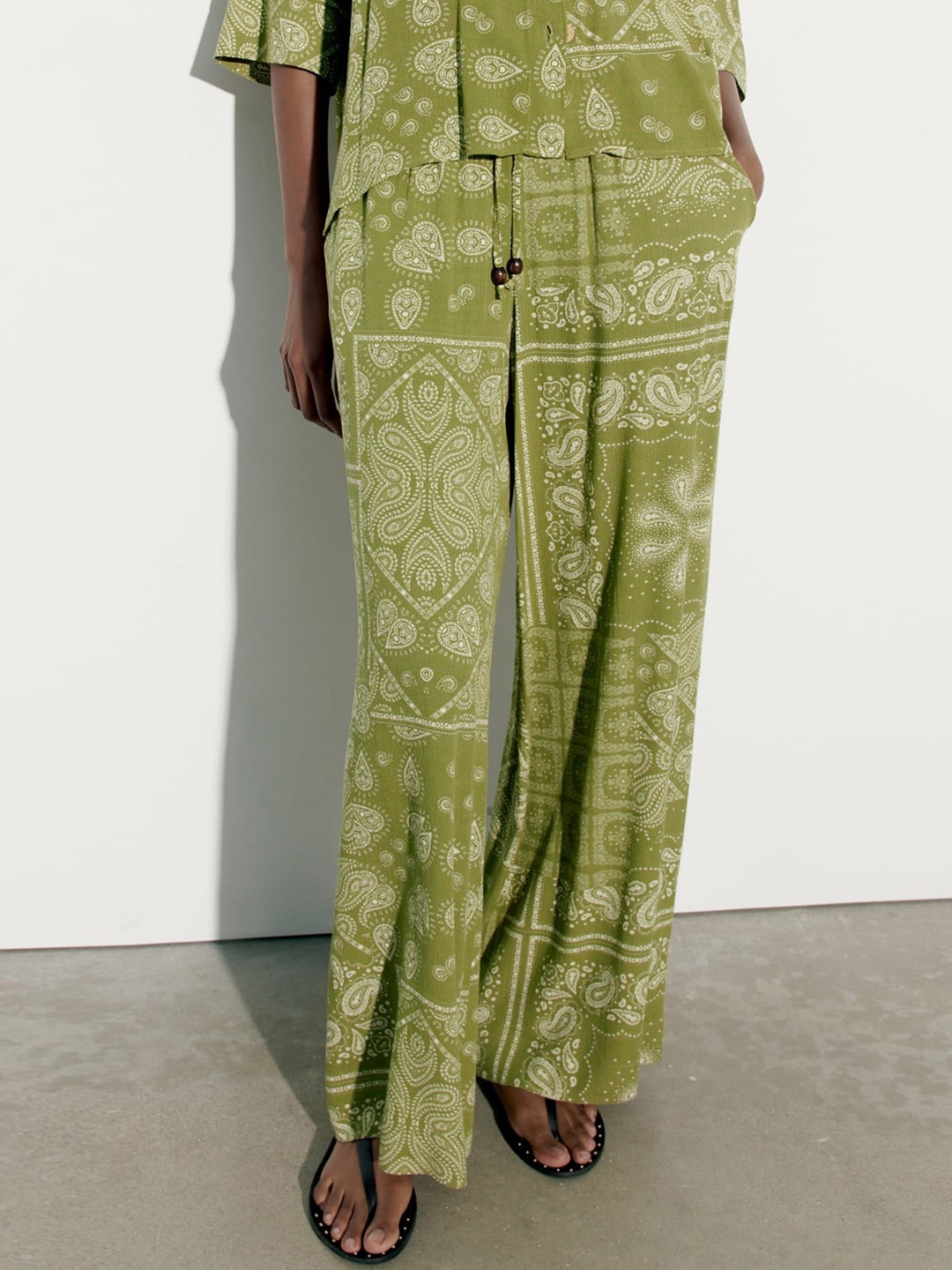 

LULU & SKY Women Floral Printed Straight Fit High-Rise Parallel Trousers, Green