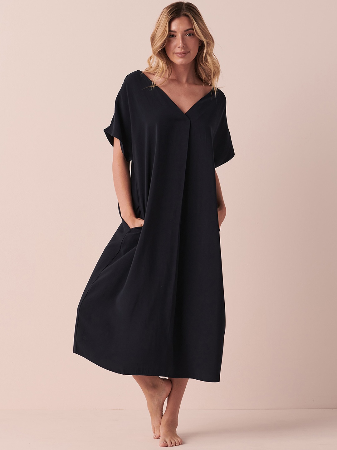 

La Vie en Rose V-Neck Midi Kaftan Nightdress, Navy blue