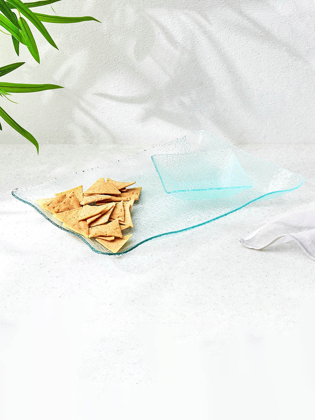 

Home Centre Abaco Barney Blue 2 Pieces Glass Chip & Dip Platter