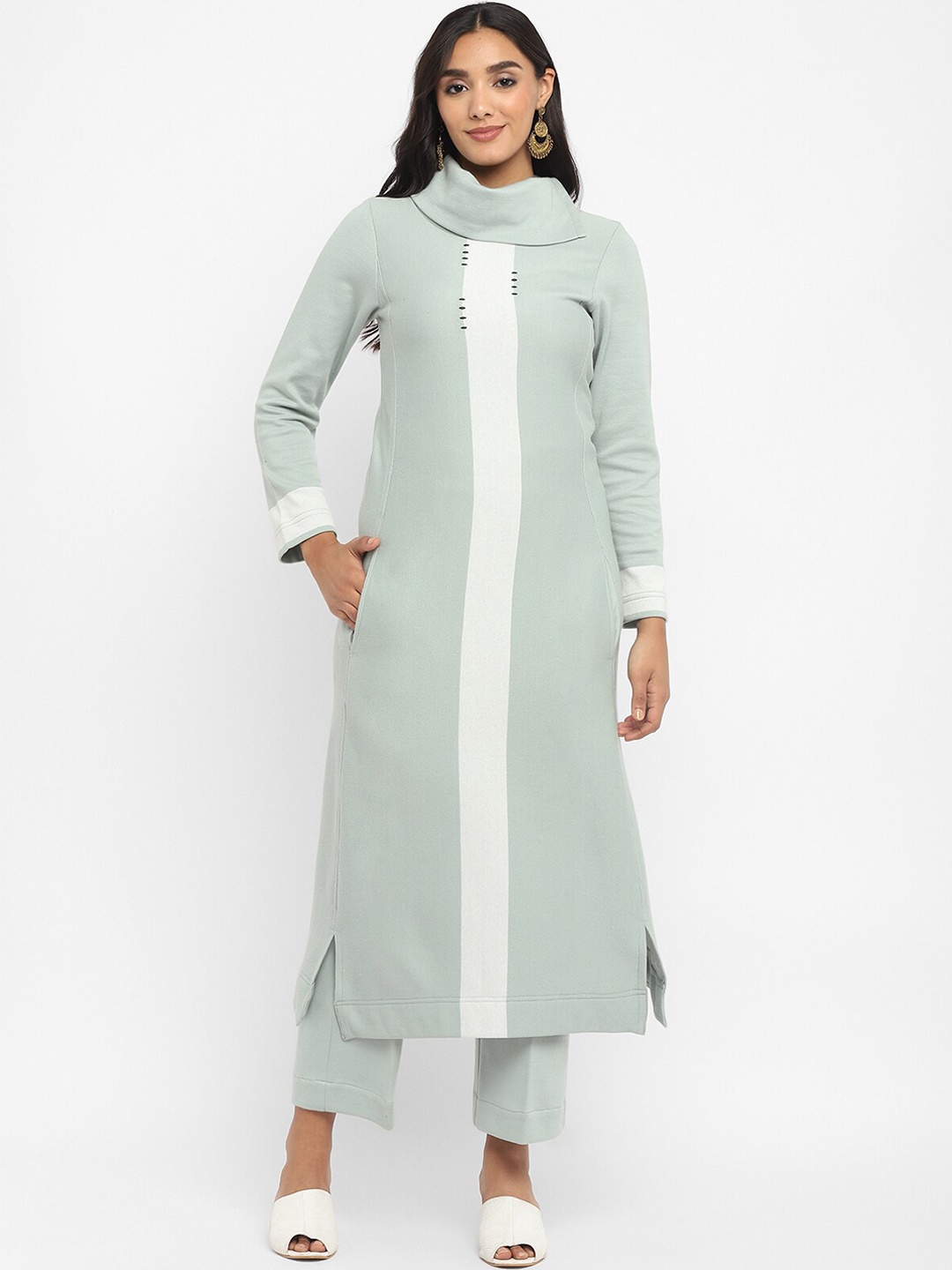 

STADO Colourblocked Turtle Neck Kurta With Trousers, Green