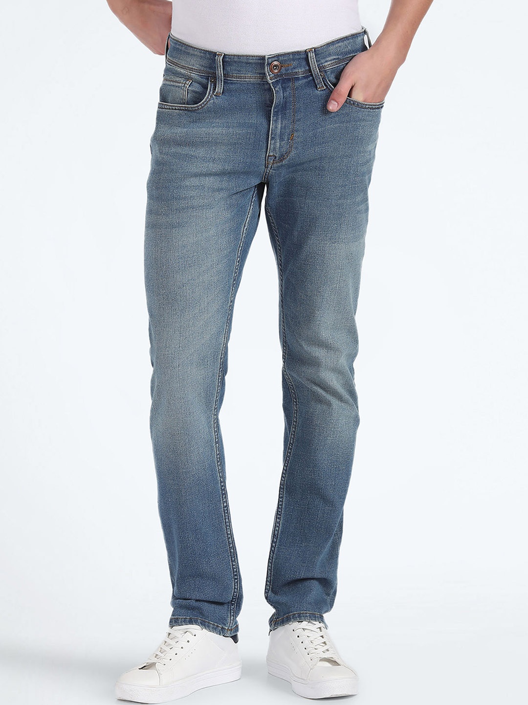 

Flying Machine Men Slim Fit Clean Look Light Fade Stretchable Jeans, Blue