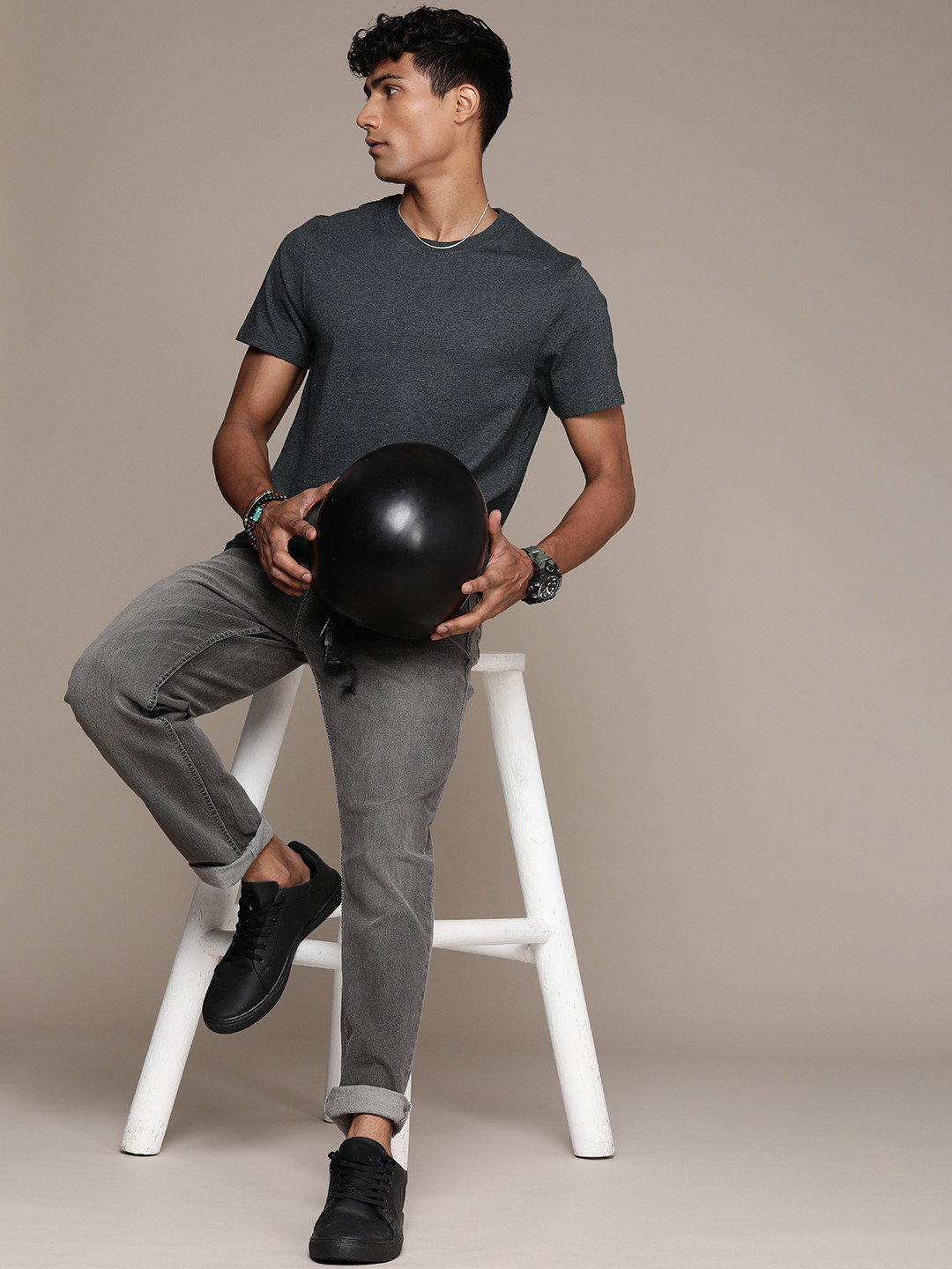 

Roadster Men Solid Regular Fit T-shirt, Grey melange