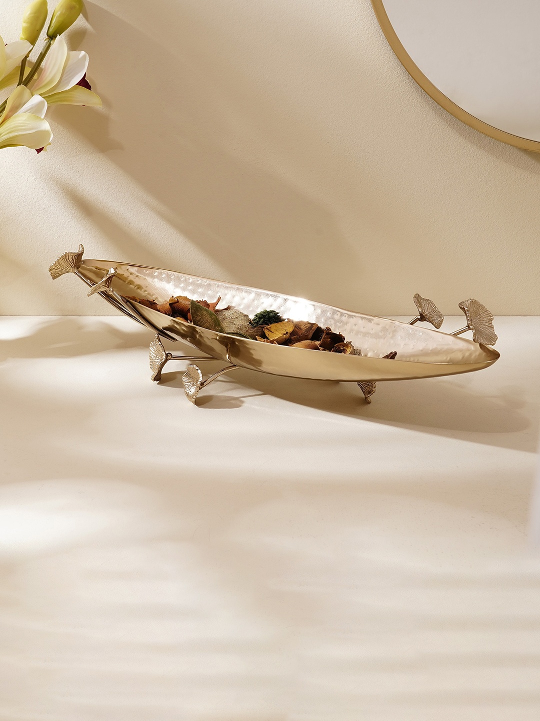 

Home Centre Beige Splendid Brass Hammered Decorative Platter Showpiece