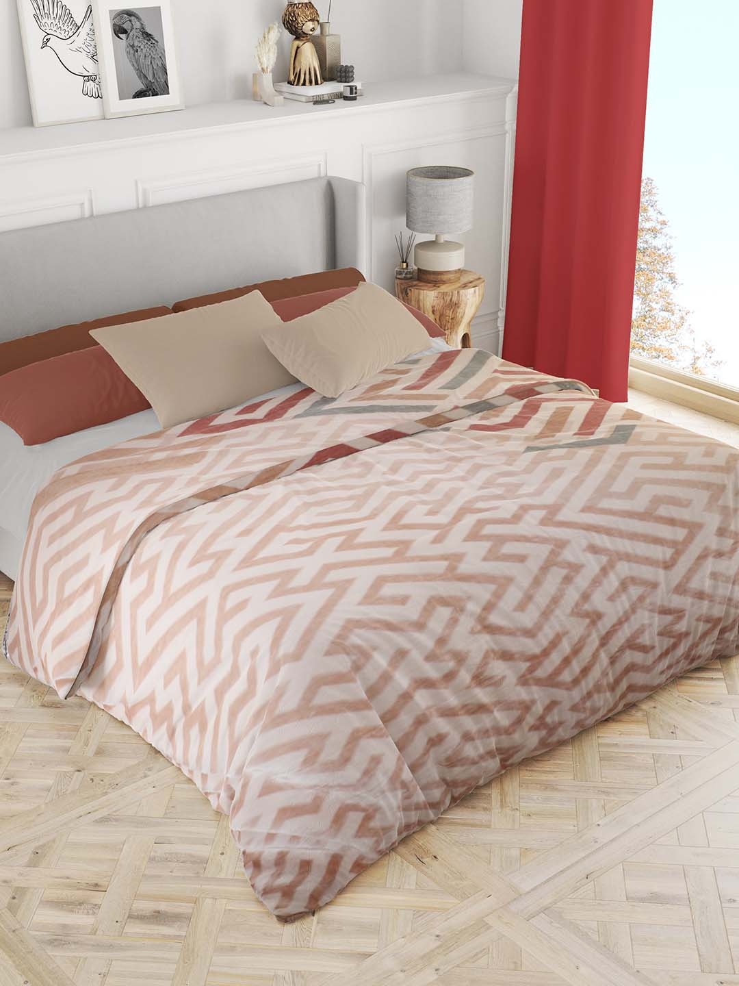 

Nivasam Beige & Maroon Heavy Winter 600 GSM Double Bed Blanket