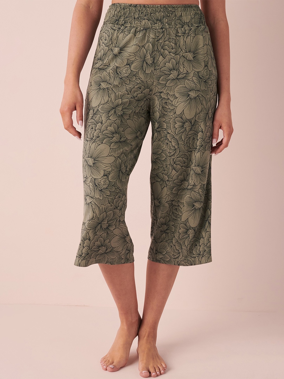 

La Vie en Rose Women Floral Printed Capris, Green