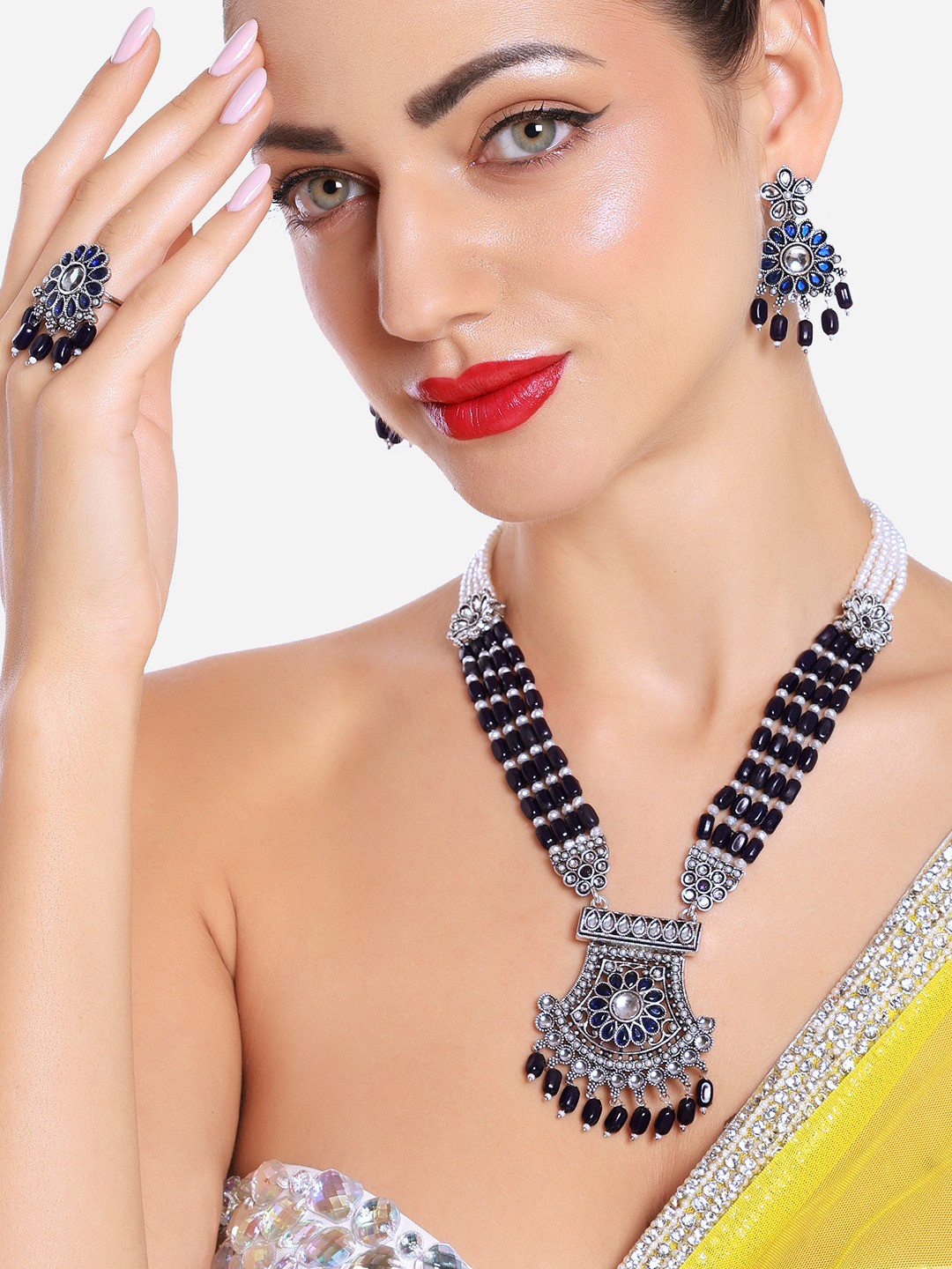 

Zaveri Pearls Silver-Plated Kundan-Studded Jewellery Set