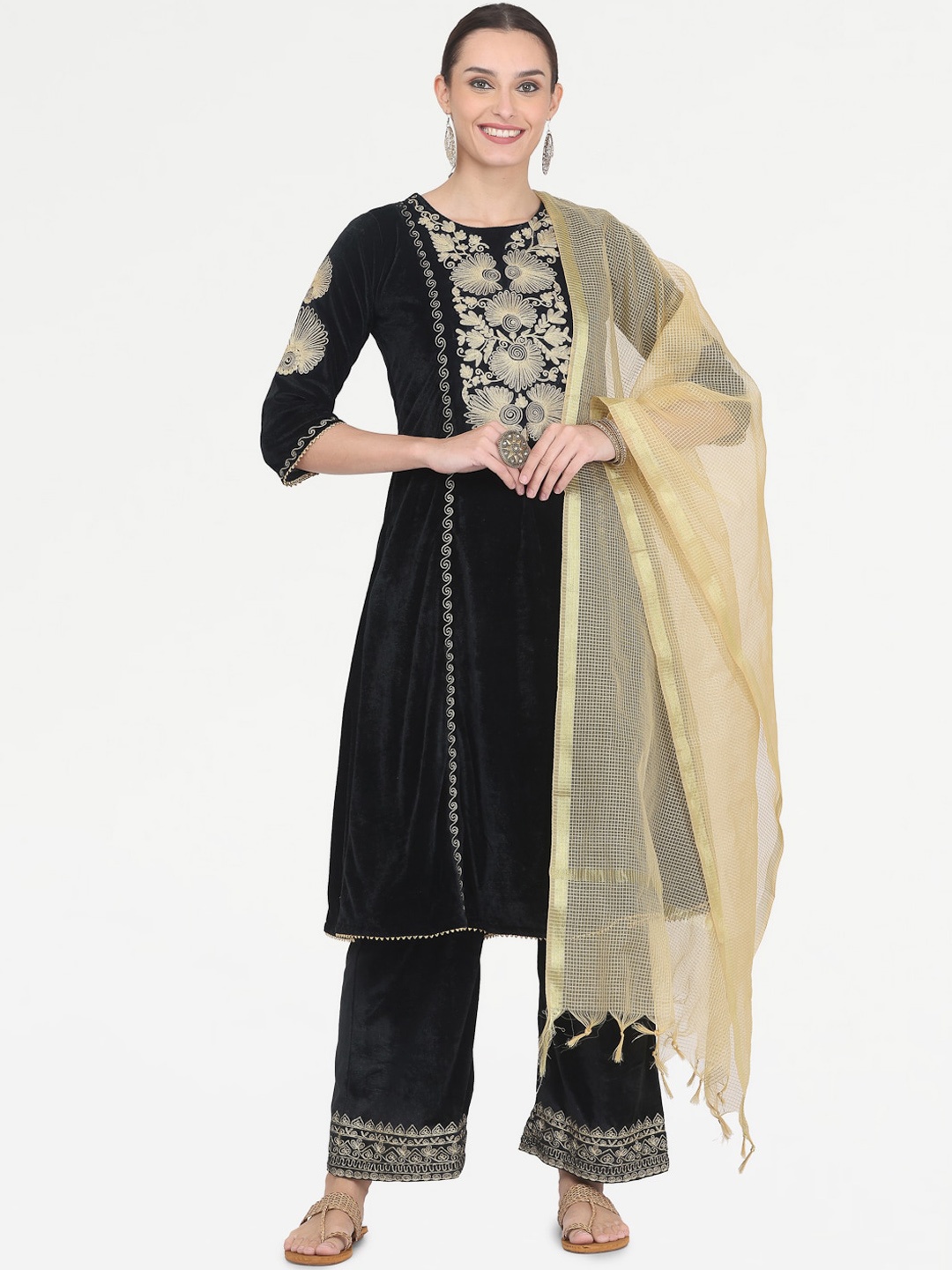 

KAANCHIE NANGGIA Ethnic Motifs Embroidered Regular Velvet Kurta & Trousers With Dupatta, Black
