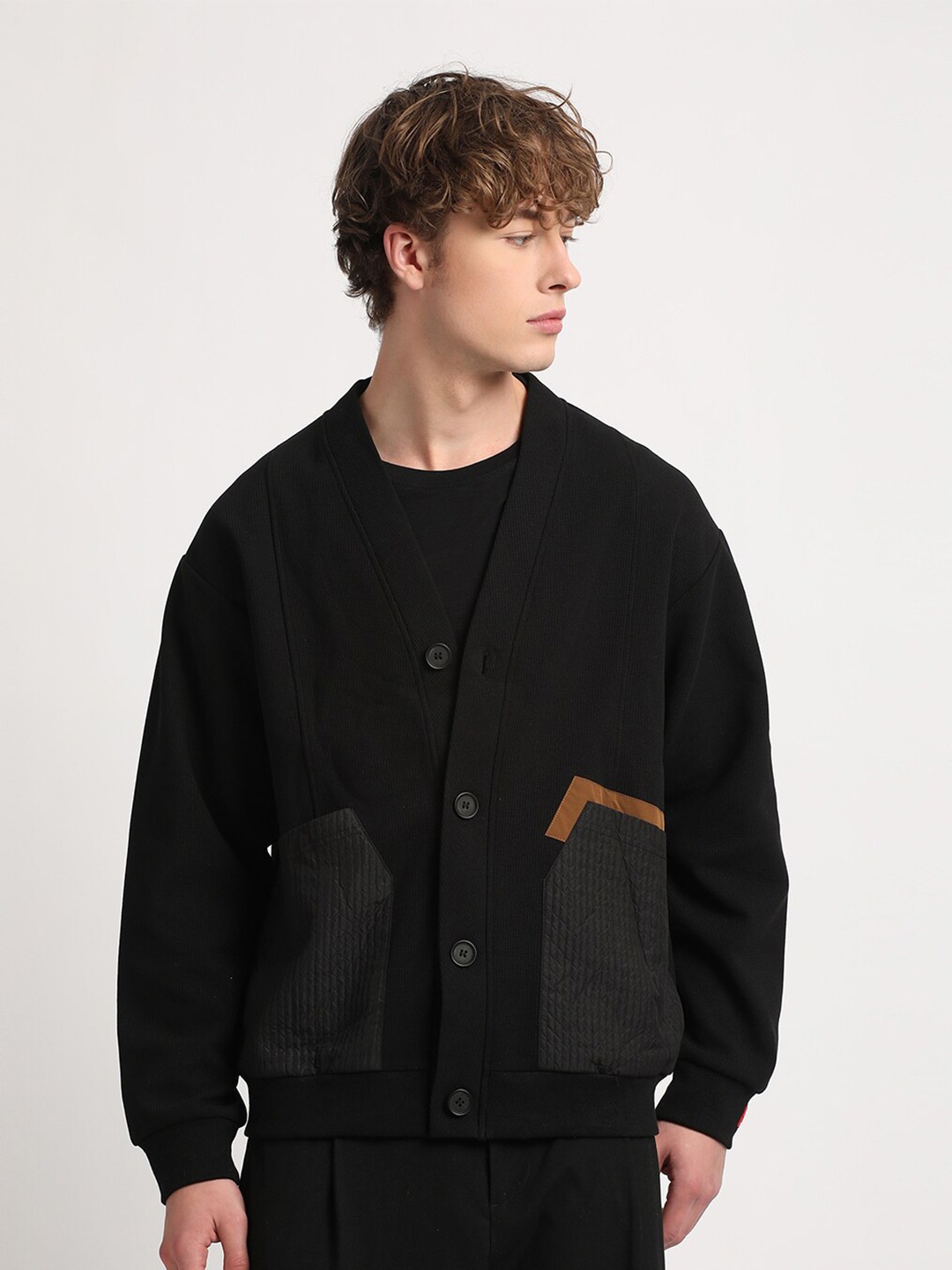 

THE BEAR HOUSE Colourblocked Collarless Long Sleeves Shacket, Black