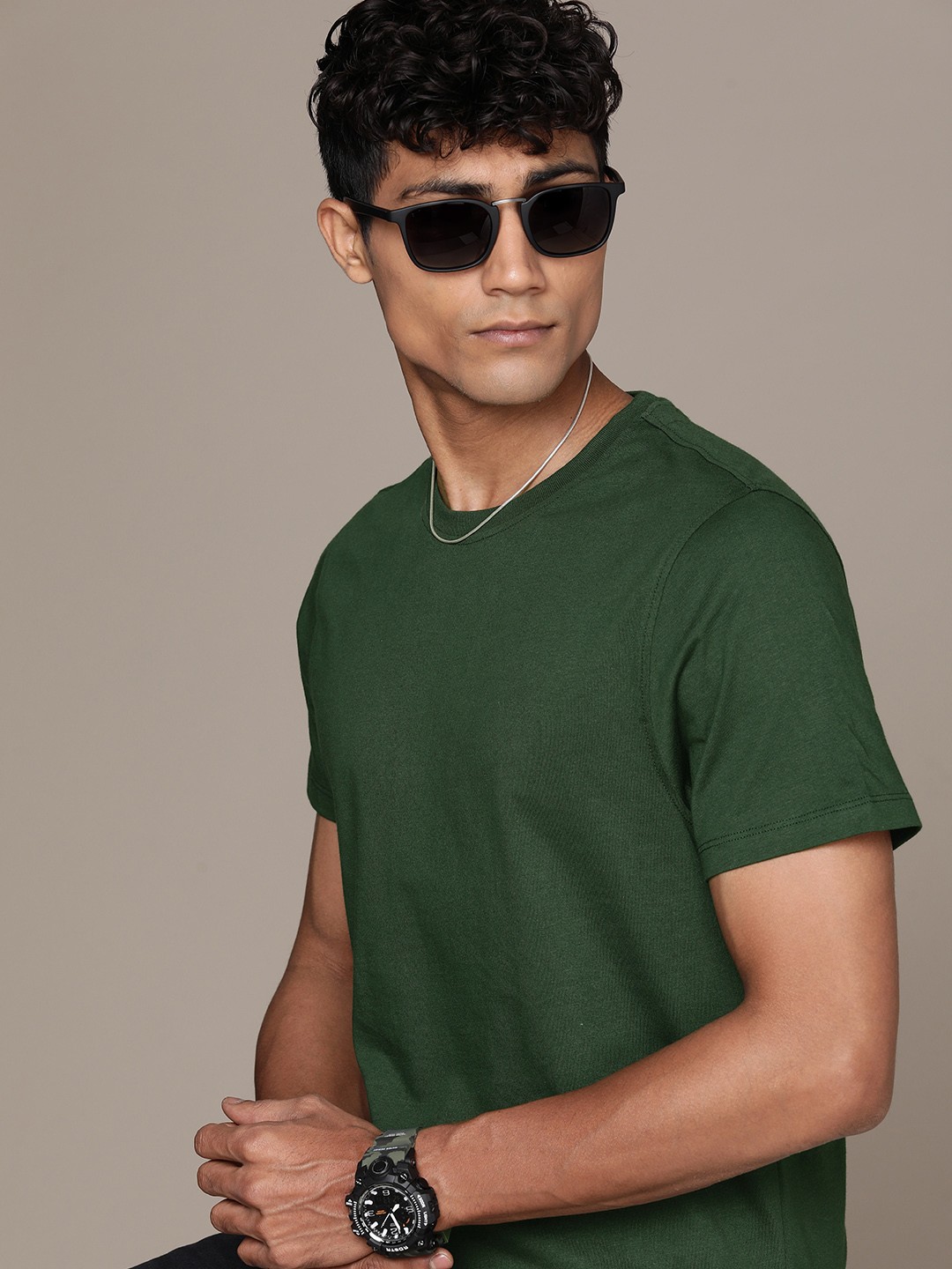 

Roadster Men Solid Regular Fit T-shirt, Green