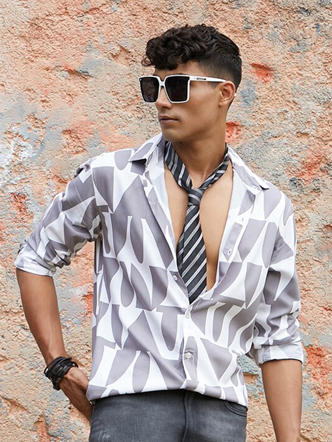 

Campus Sutra Geometric Printed Classic Regular Fit Casual Shirt, Grey
