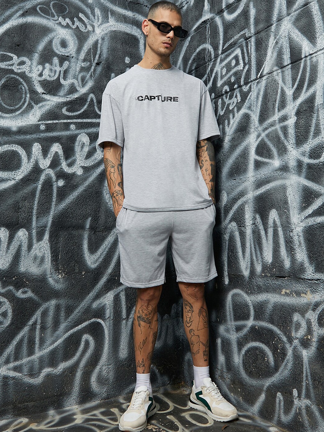 

Campus Sutra Typography Printed T-Shirt & Shorts, Grey