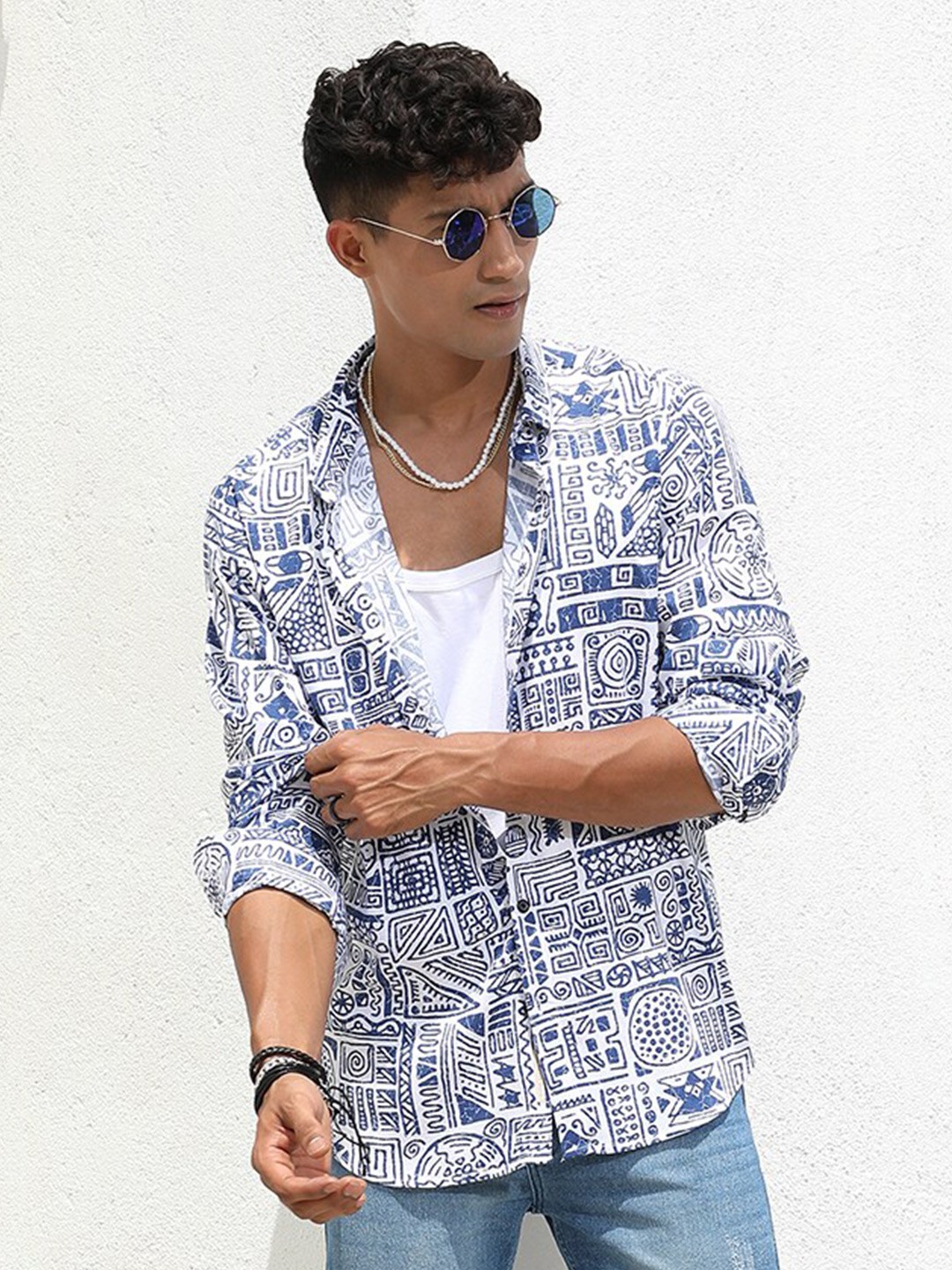 

Campus Sutra White & Blue Classic Geometric Printed Spread Collar Casual Shirt