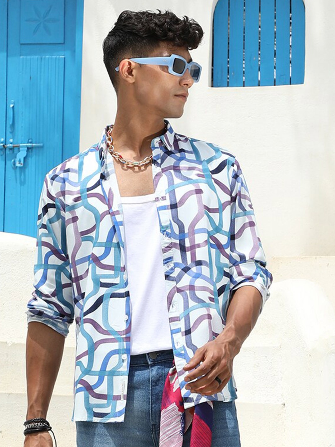 

Campus Sutra White & Blue Classic Fit Abstract Printed Casual Shirt