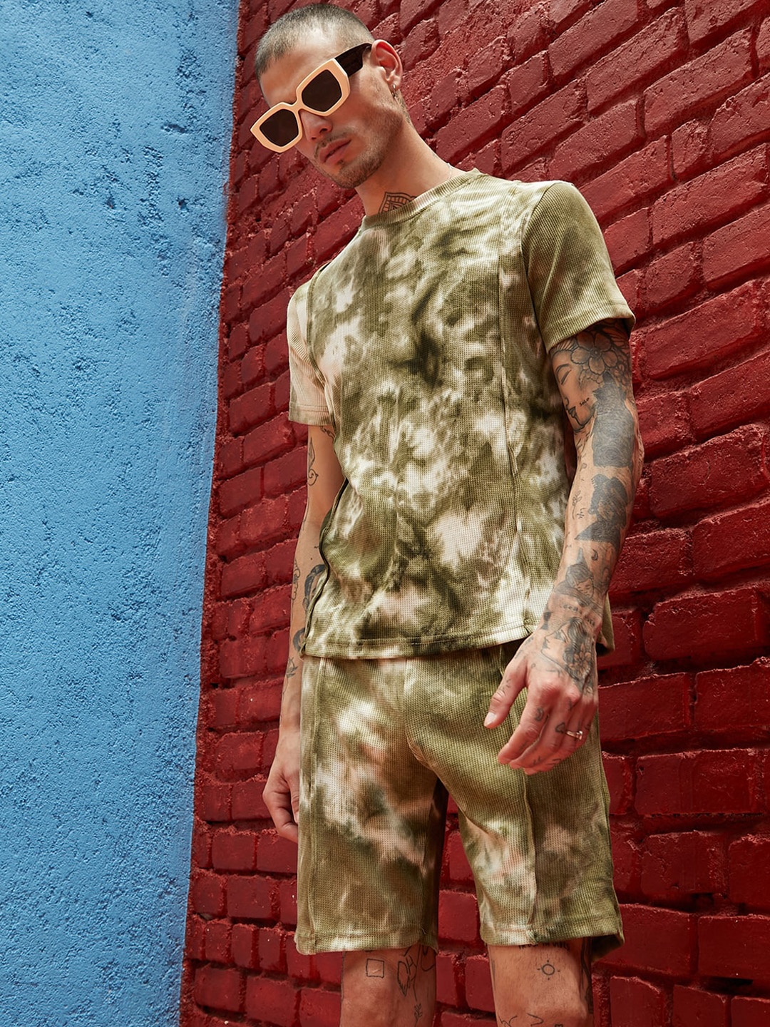 

Campus Sutra Tie-Dyed T-Shirt With Shorts Co-Ords, Olive