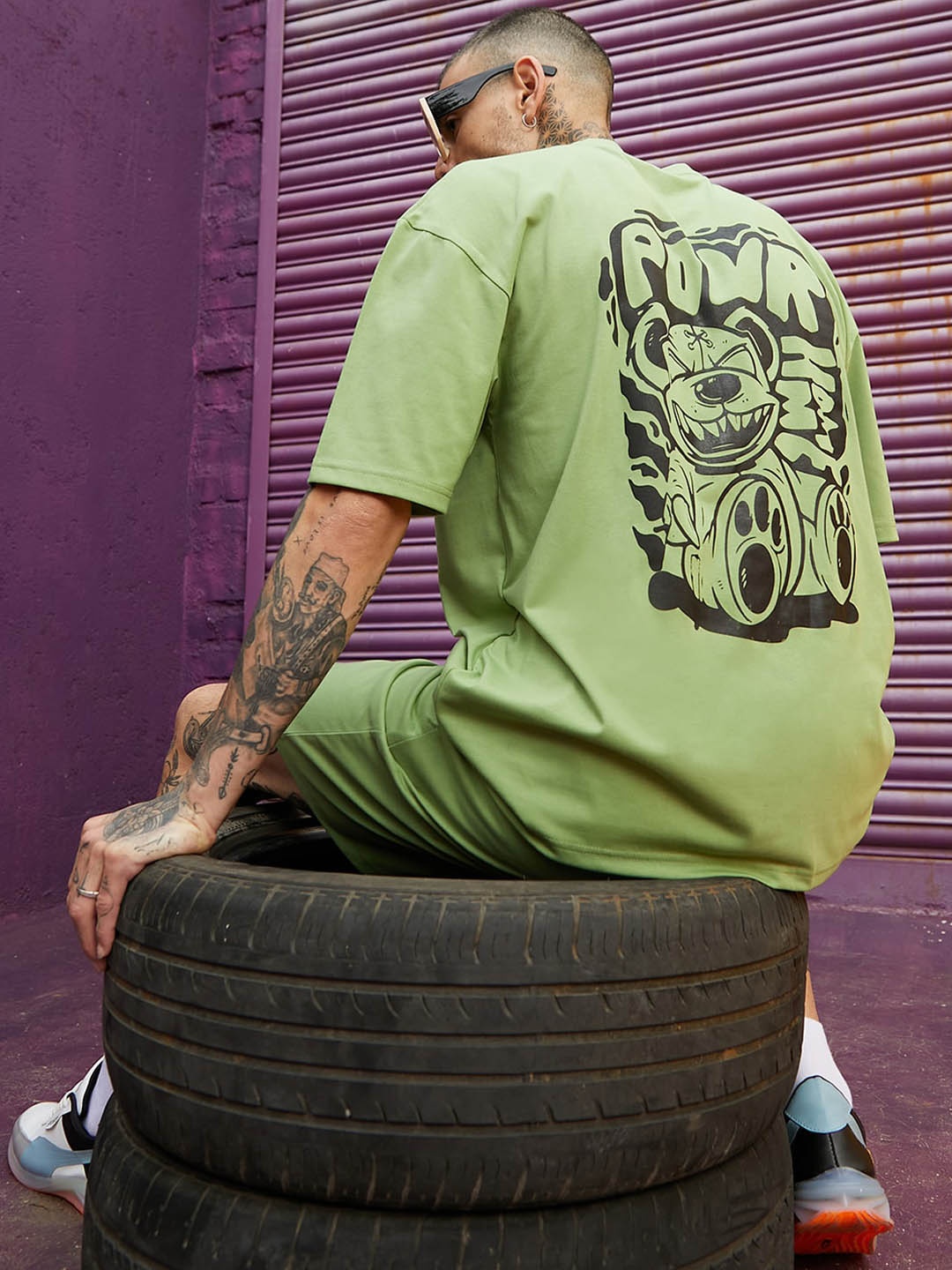 

Campus Sutra Printed Oversized T-Shirt & Shorts Co-Ords, Olive