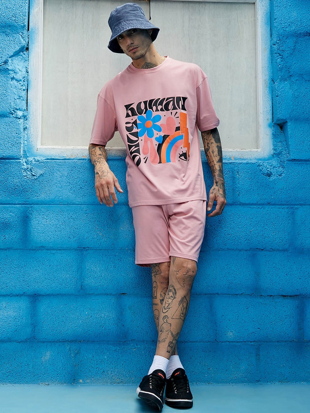 

Campus Sutra Graphic Printed T-Shirt & Shorts Co-Ords, Peach