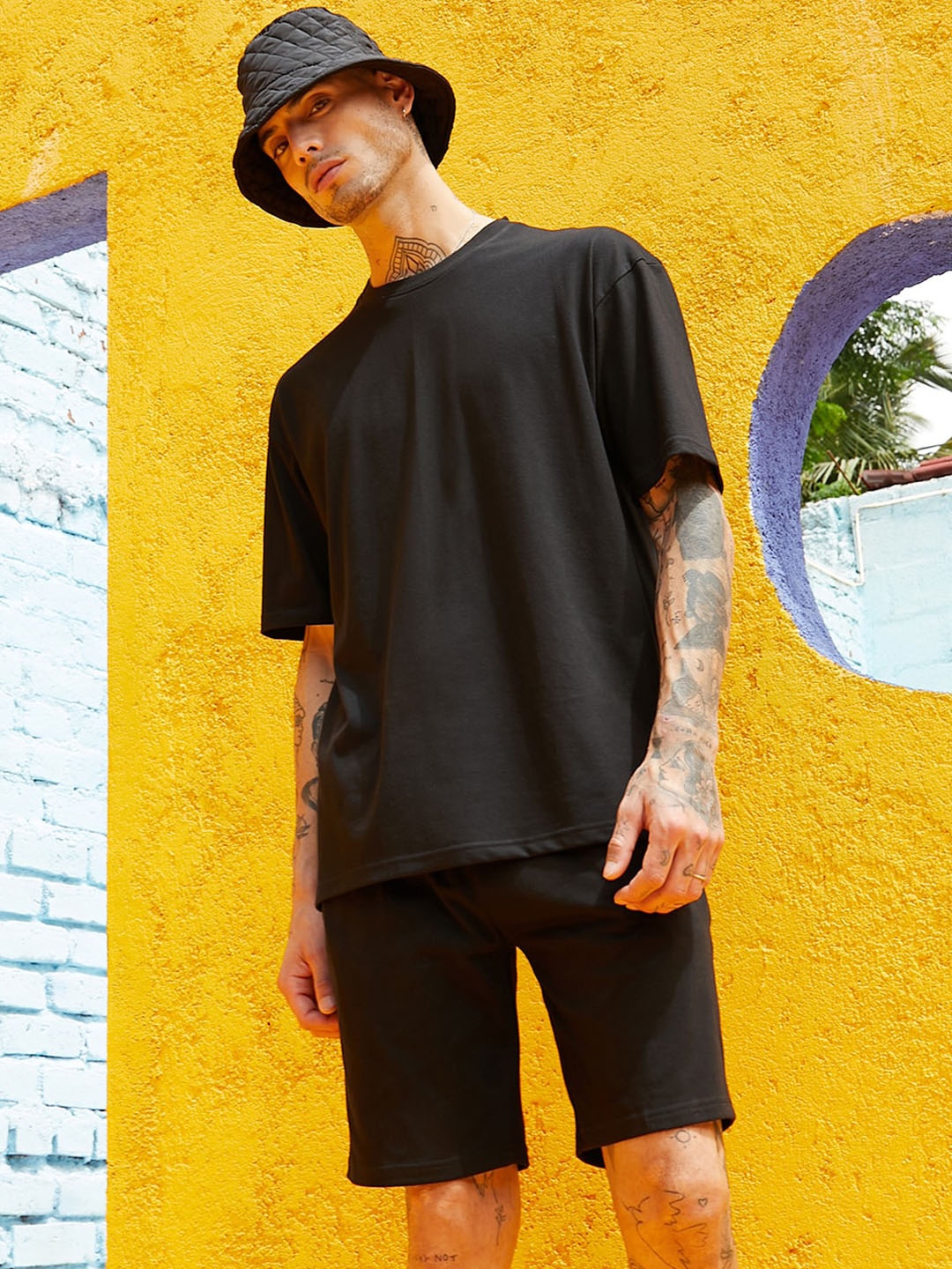 

Campus Sutra Oversized T-Shirt & Shorts, Black