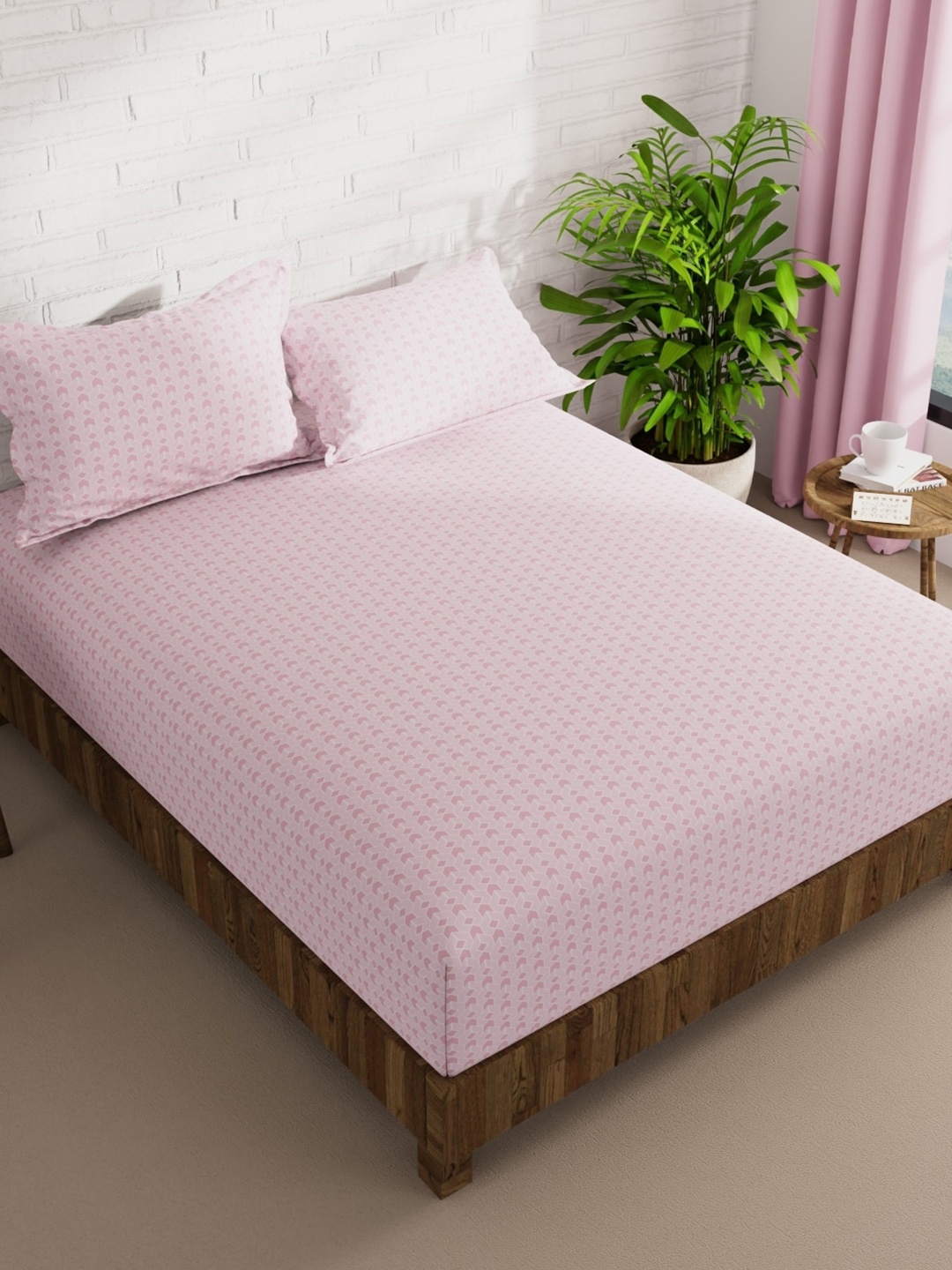 

BIANCA La-Vogue Pink & White Geometric Microfiber 152 TC Queen Bedsheet & 2 Pillow Covers