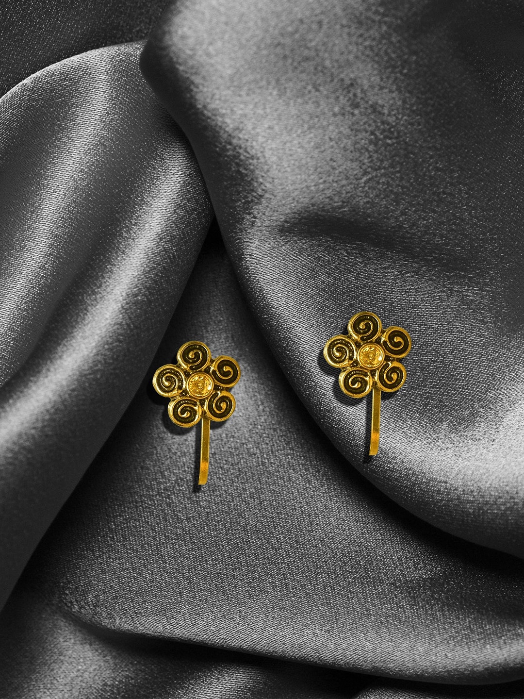 

Comet Busters Gold-Plated Oxidized Clip-On Nosepin
