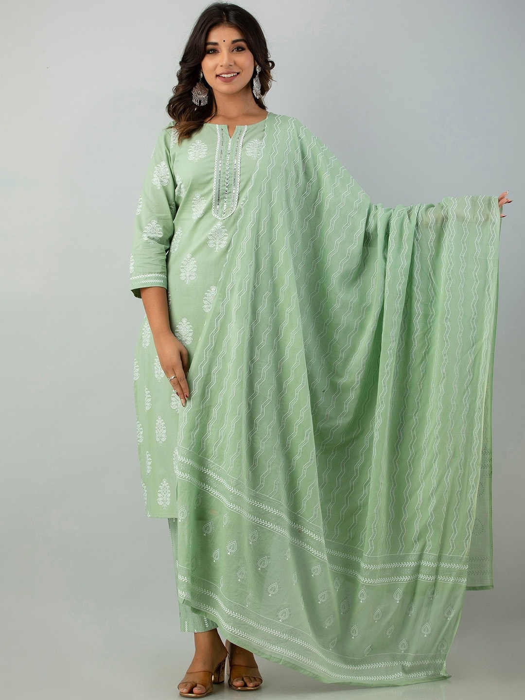 

KASHEEDA Ethnic Motifs Printed Sequinned Kurta with Trousers & With Dupatta, Green