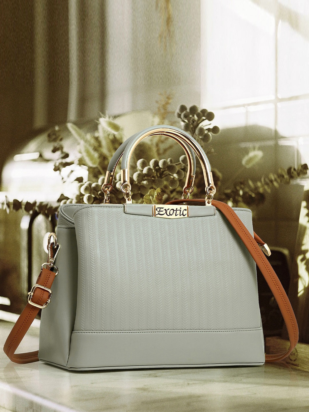

Exotic Structured Handheld Bag, Grey