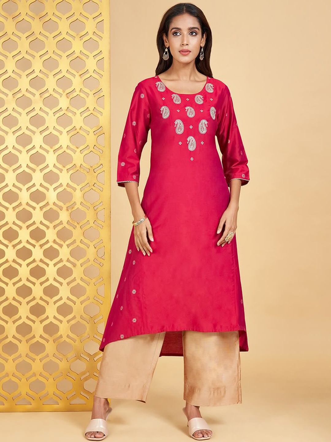 

RANGMANCH BY PANTALOONS Paisley Embroidered High Low A-Line Kurta, Fuchsia