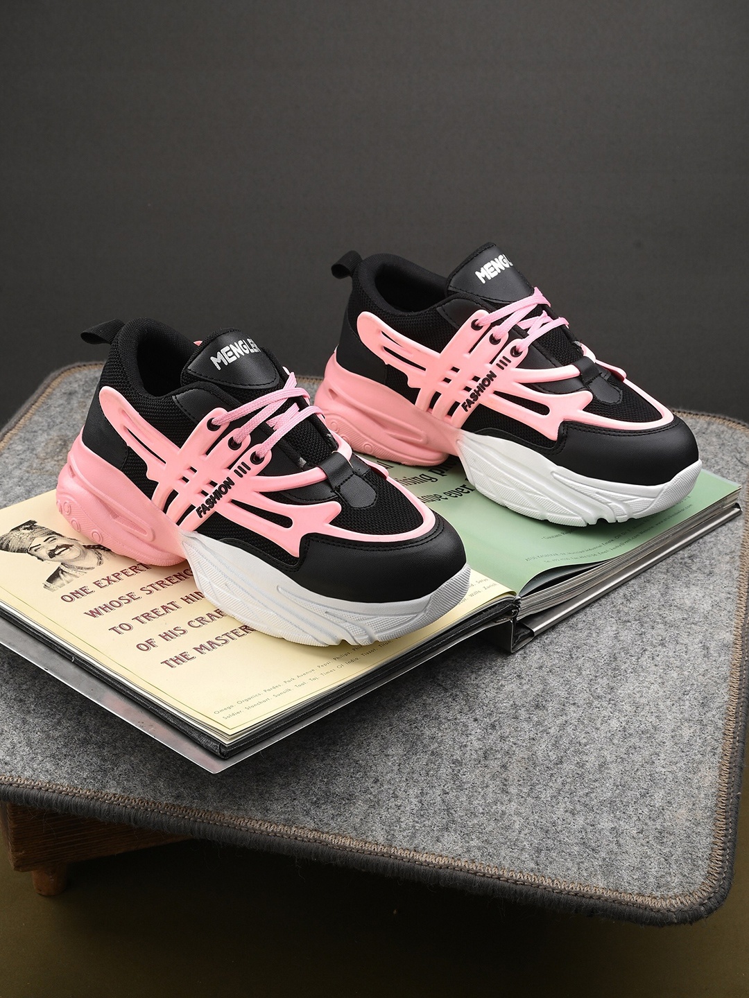 

MENGLER Women Colourblocked Sneakers, Black