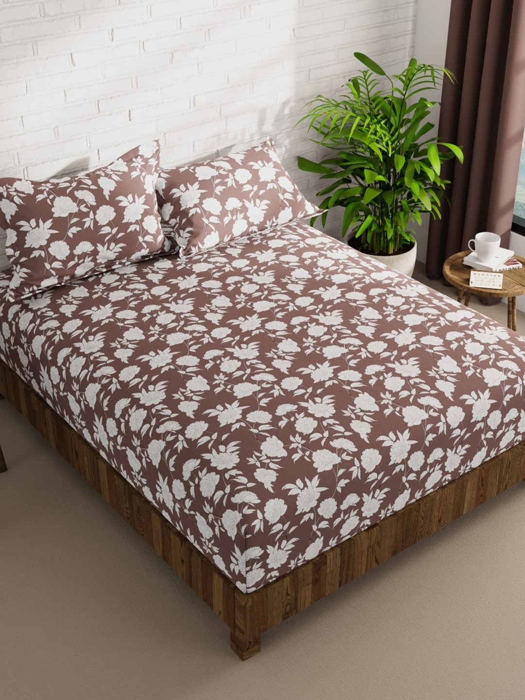 

KOPA Bronze-Toned & White Printed 152 TC Queen Bedsheet with 2 Pillow Covers
