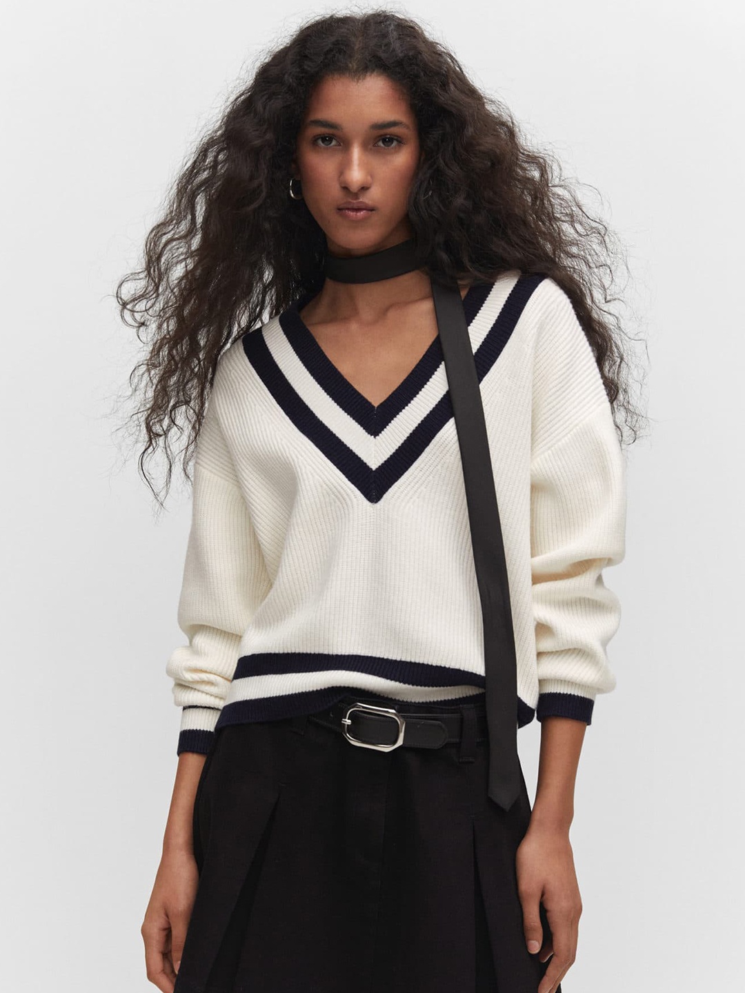 

MANGO Contrasting V-Neck Drop-Shoulder Sleeves Pullover, Off white