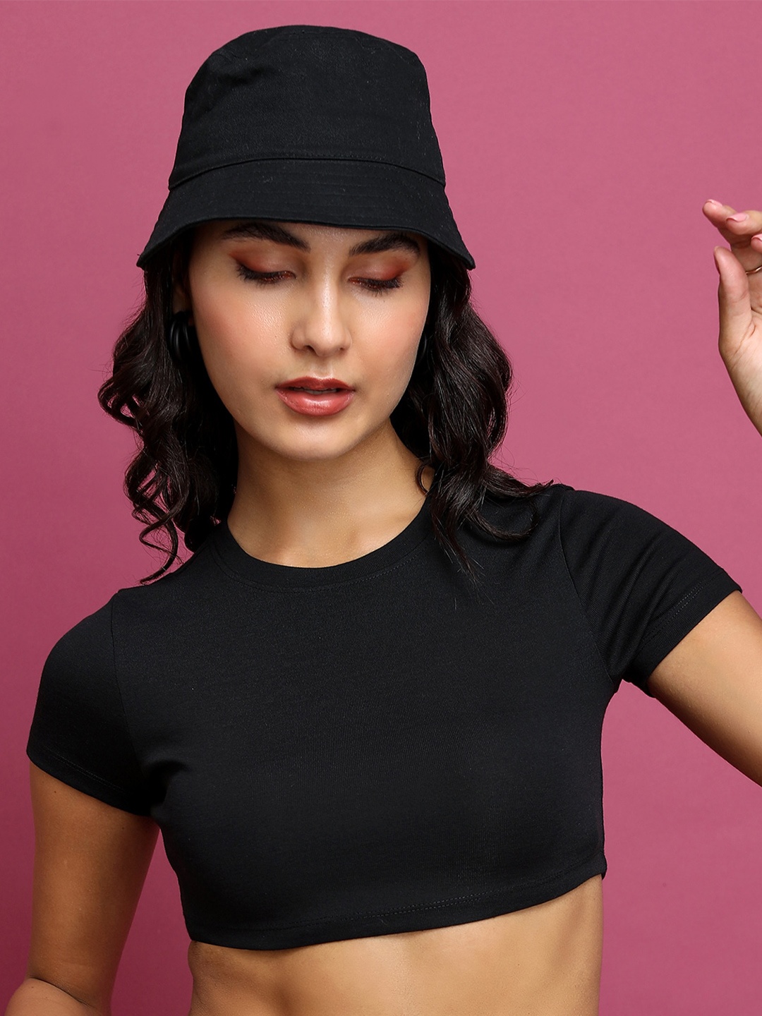 

KETCH Black Round Neck Short Sleeves Crop Fitted Top