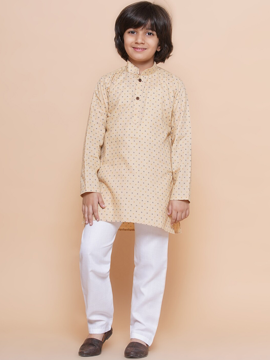 

Aj DEZInES Boys Beige Floral Printed Pure Cotton Kurta with Pyjamas