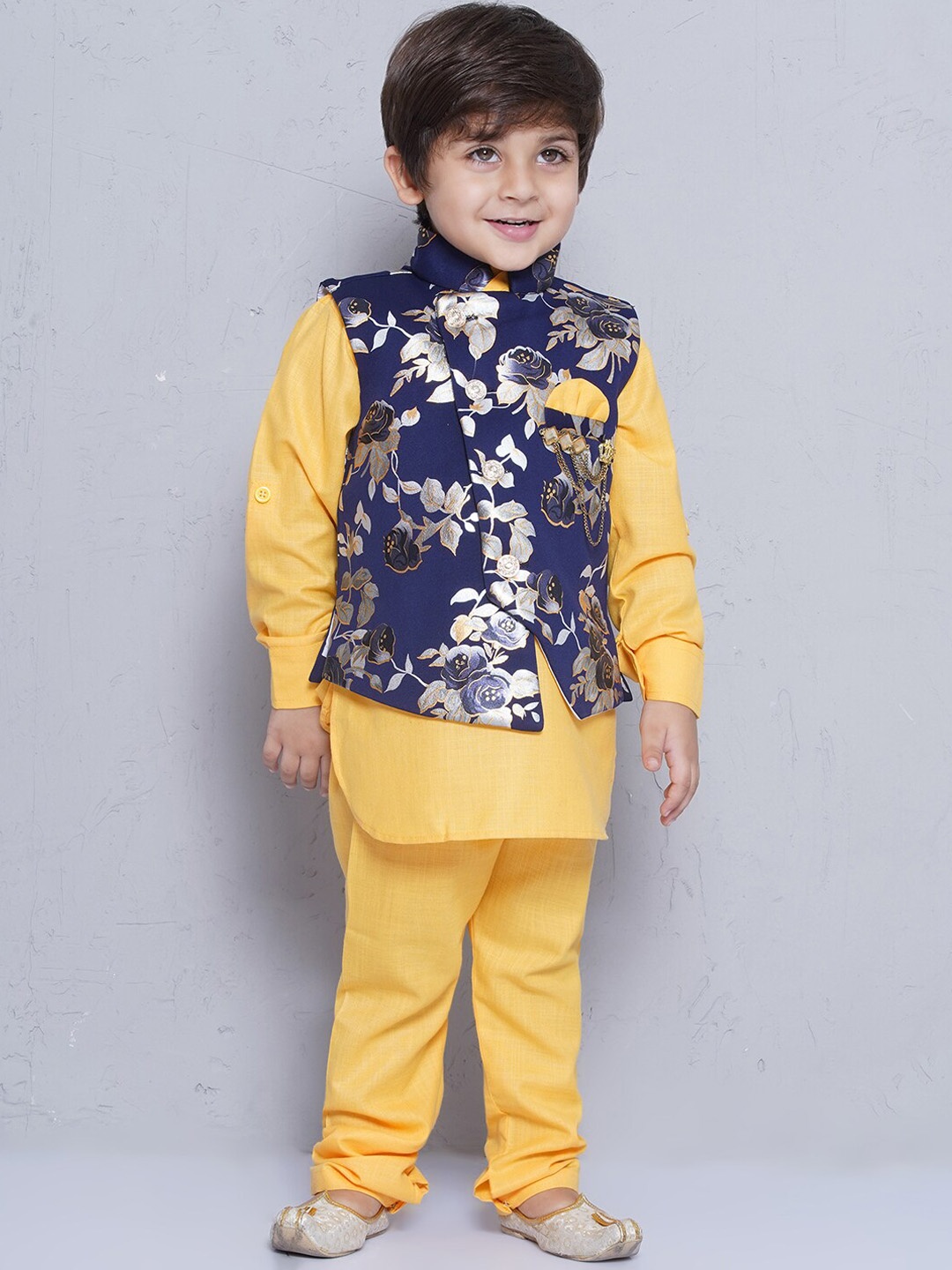 

Aj DEZInES Boys Kurta with Pyjamas And Nehru Jacket, Yellow