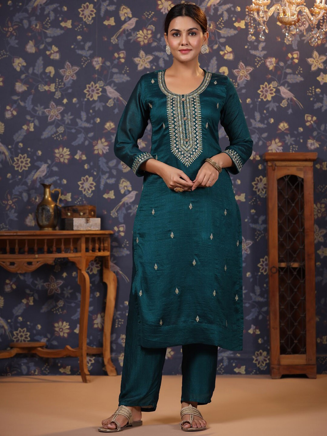 

House of Pataudi Ethnic Motifs Embroidered Straight Kurta & Trouser With Dupatta, Green