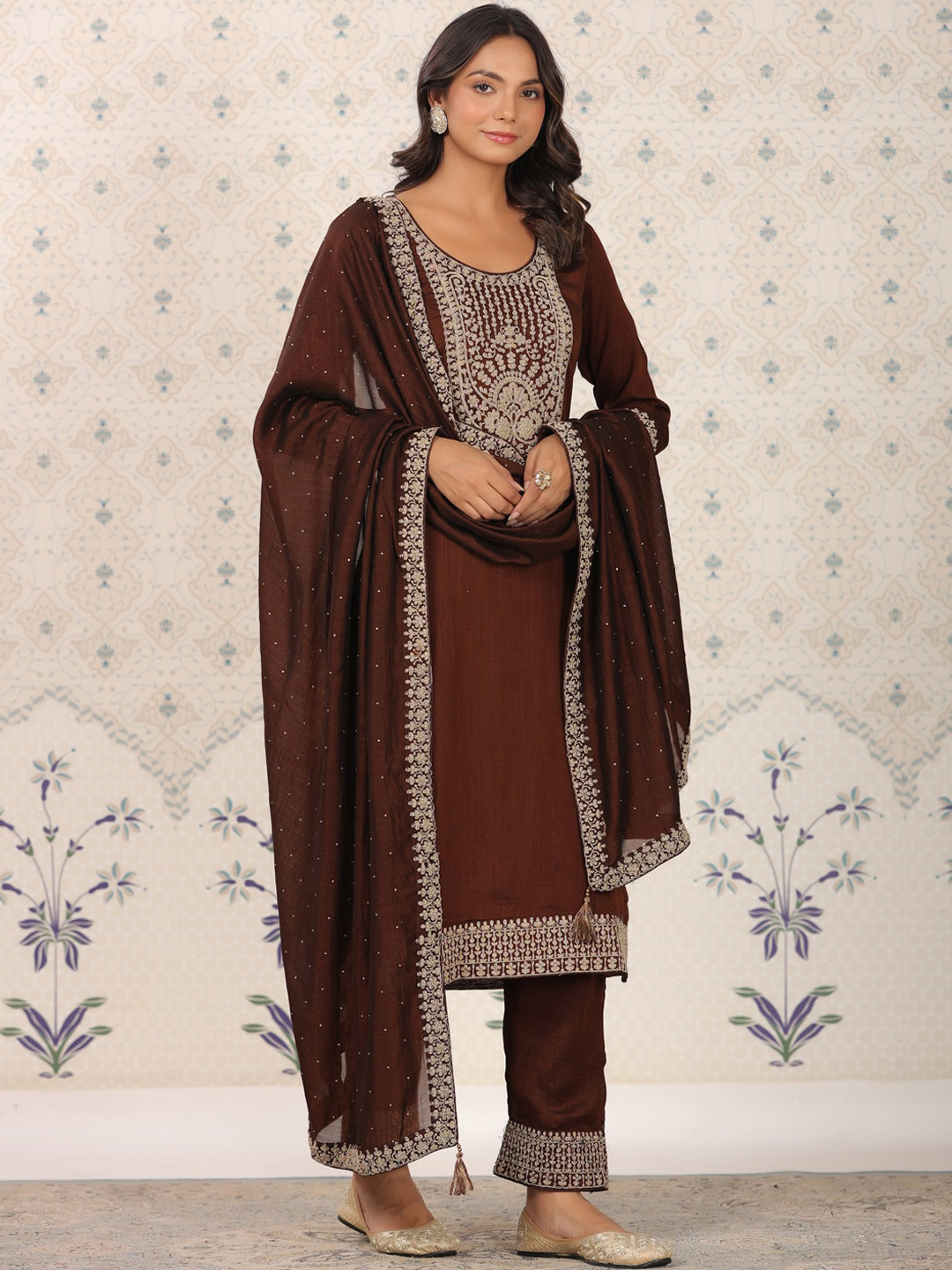 

Ode by House of Pataudi Ethnic Motifs Yoke Design Straight Kurta & Trousers With Dupatta, Brown
