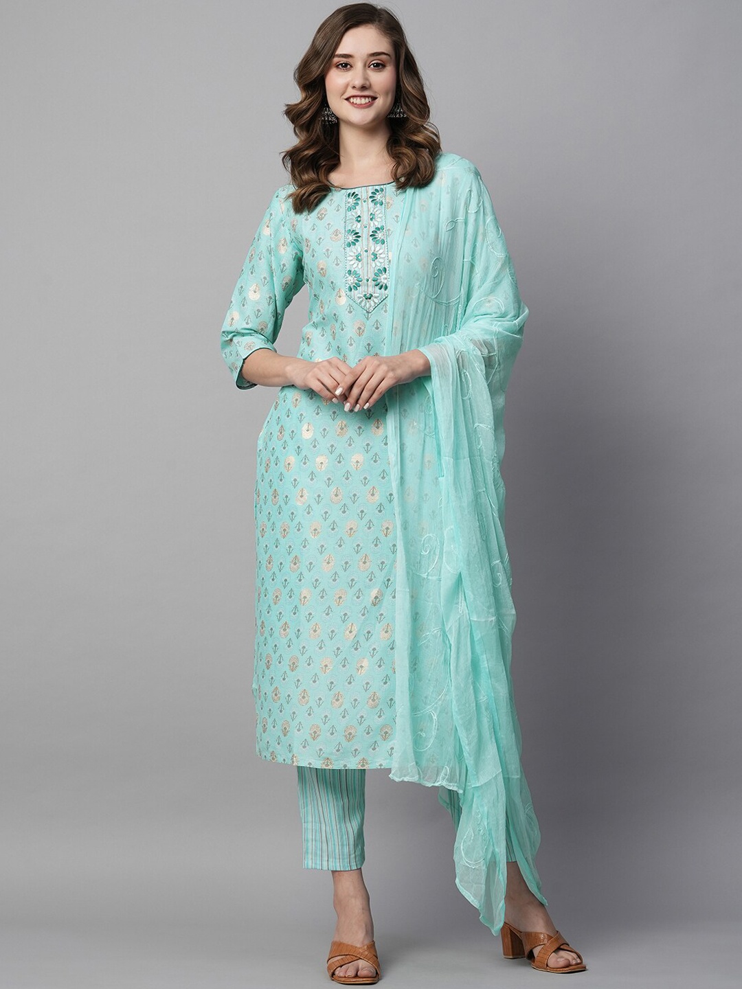 

Kiana House Of Fashion Ethnic Motifs Printed Regular Thread Work Kurta with Trousers & Dupatta, Blue