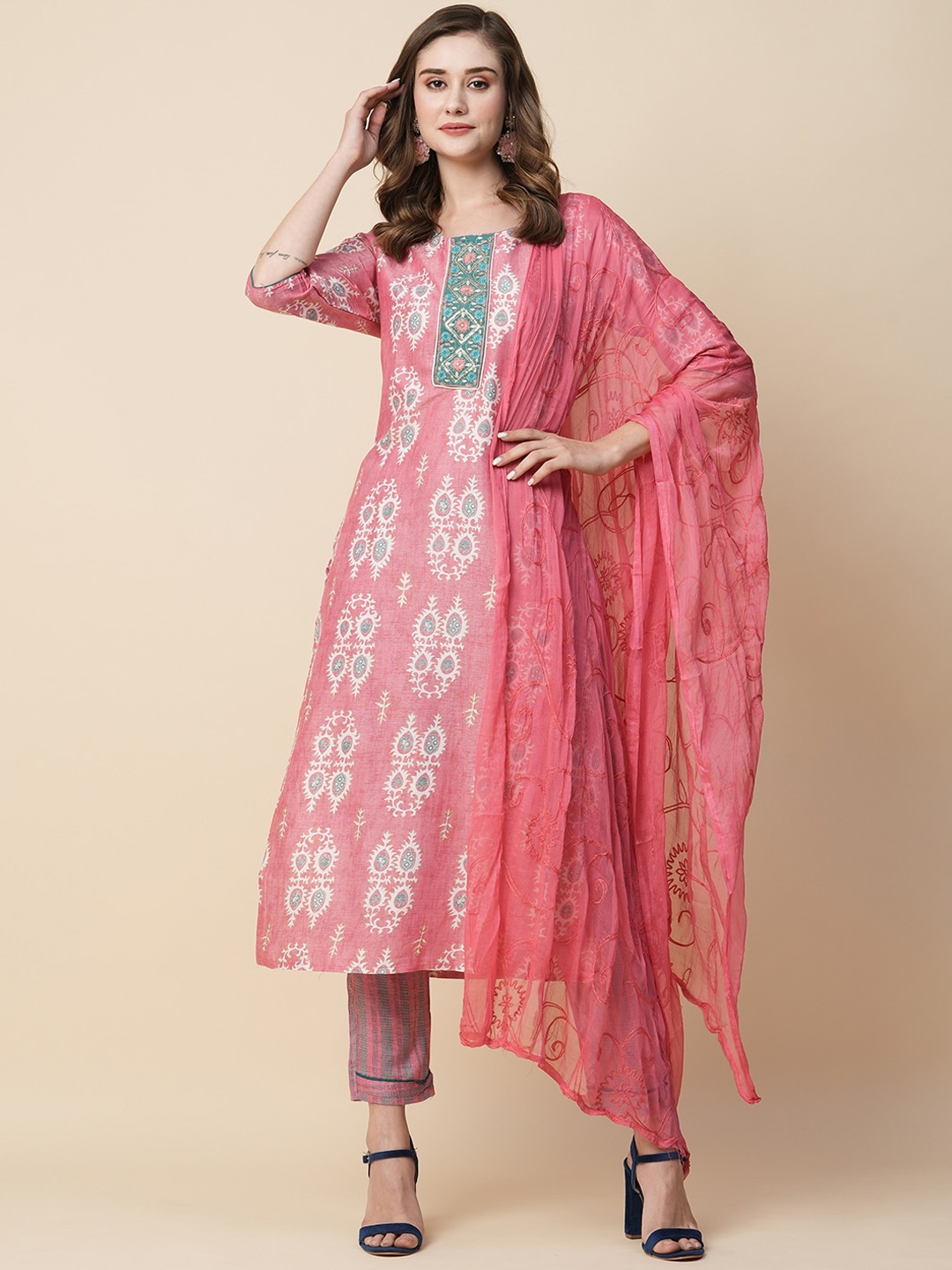 

Kiana House Of Fashion Ethnic Motifs Printed Kurta With Trousers & Dupatta, Pink