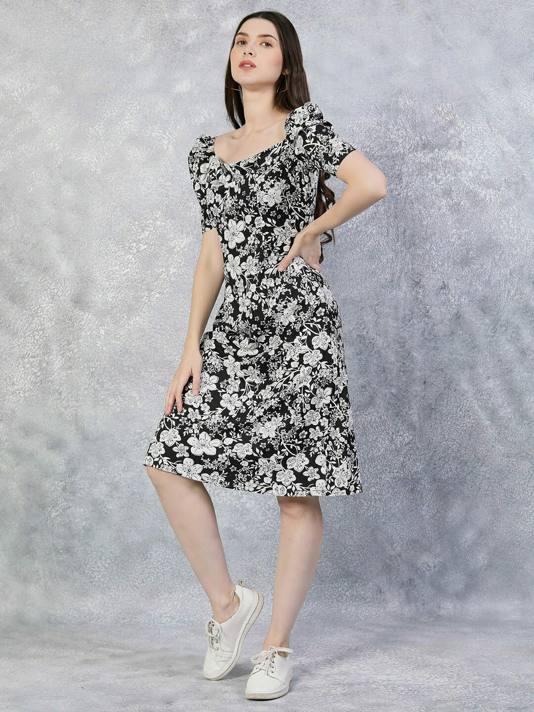 

THE BLACK LOVER Floral Printed Square Neck Puff Sleeves Cotton Fit & Flare Dress