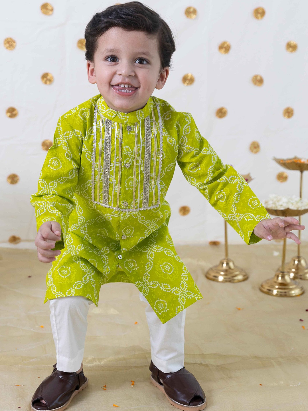 

Tiber Taber Boys Bandhani Printed Gotta Patti Pure Cotton Kurta With Pyjamas, Green