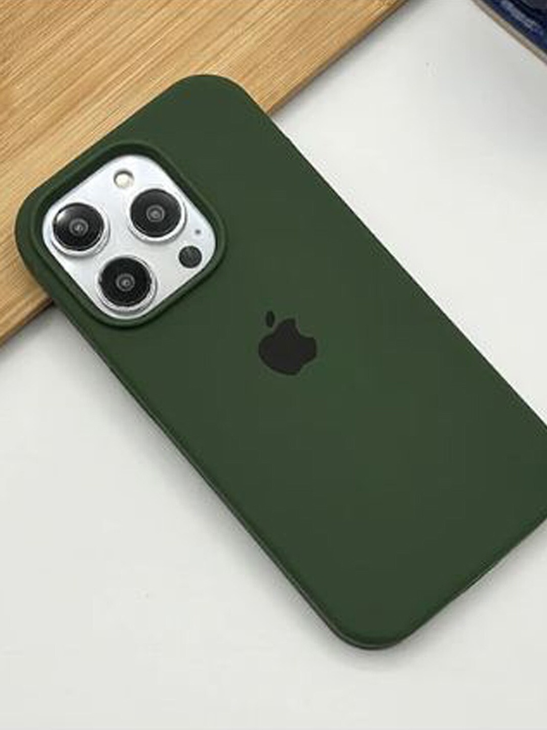 

TREEMODA Silicone iPhone 15 Back Case, Green