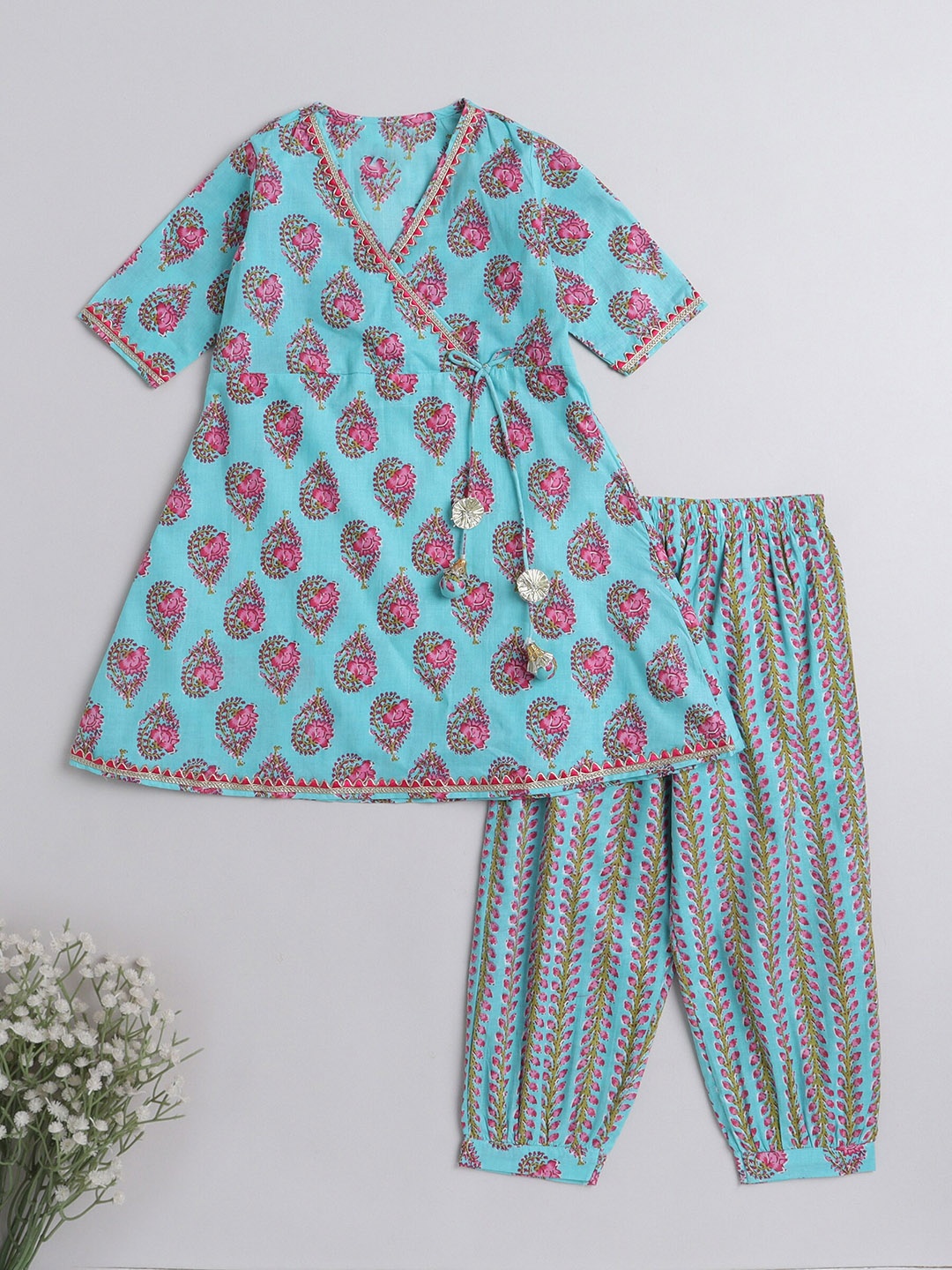 

The Magic Wand Girls Ethnic Motifs Printed Pure Cotton A Line Kurta With Pyjamas, Turquoise blue