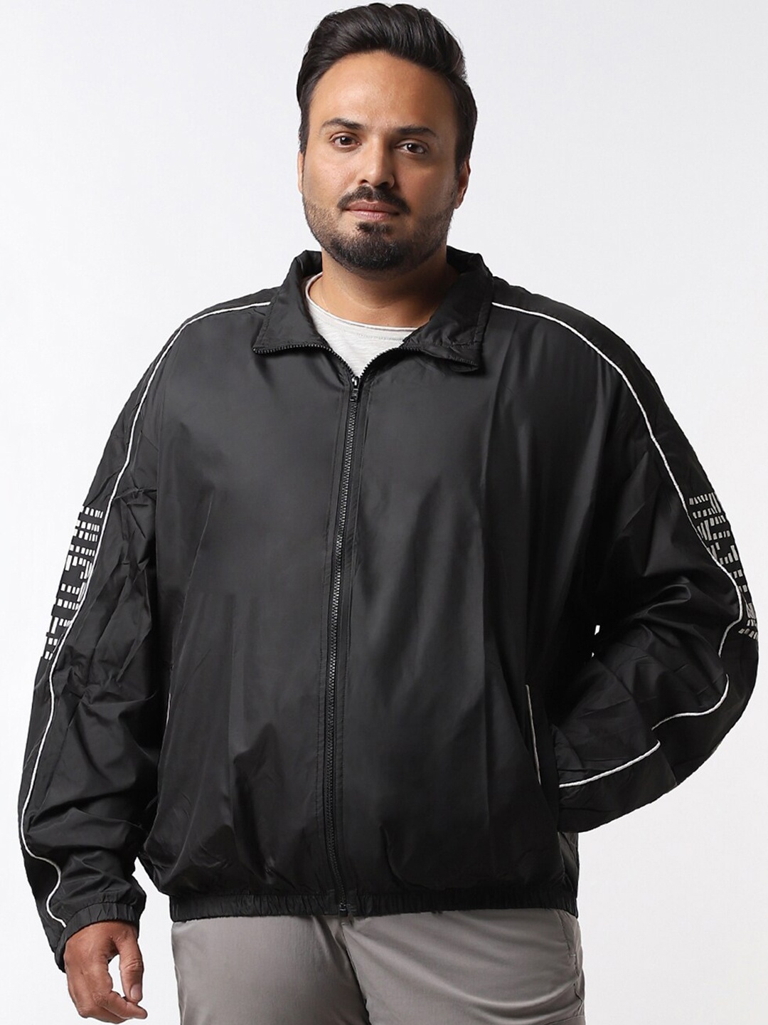 

Bewakoof Air 1.0 Plus Size Windcheater Oversized Sporty Jacket, Black
