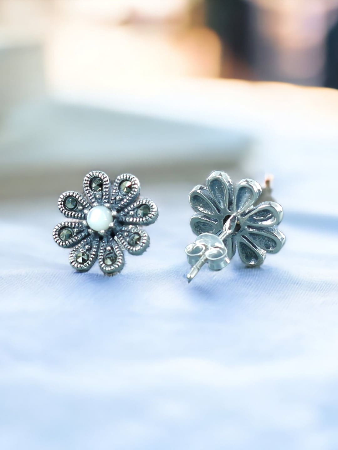 

Taraash Sterling Silver Contemporary Studs Earrings