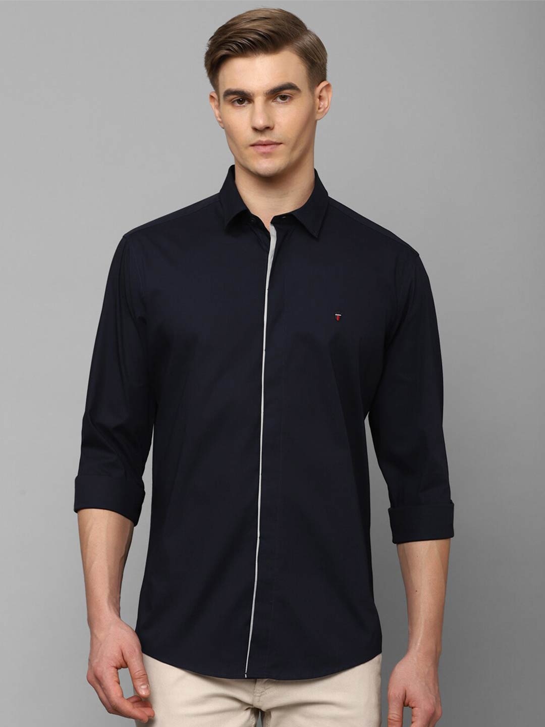 

Louis Philippe Sport Slim Fit Spread Collar Long Sleeves Casual Shirt, Navy blue