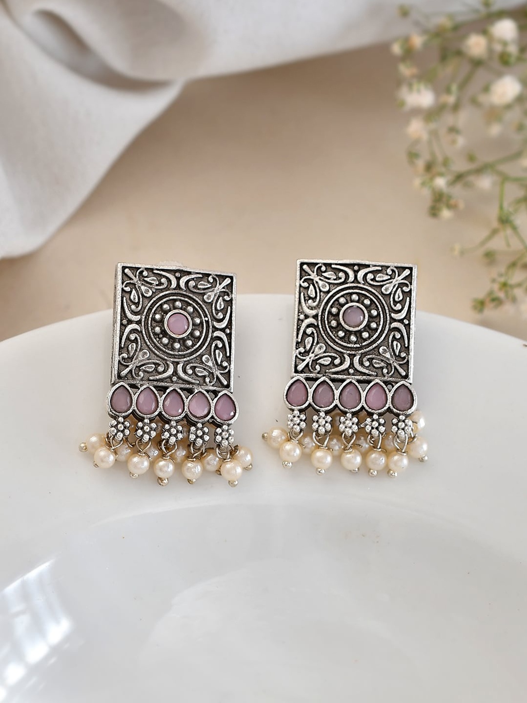 

DASTOOR Contemporary Studs Earrings, Silver