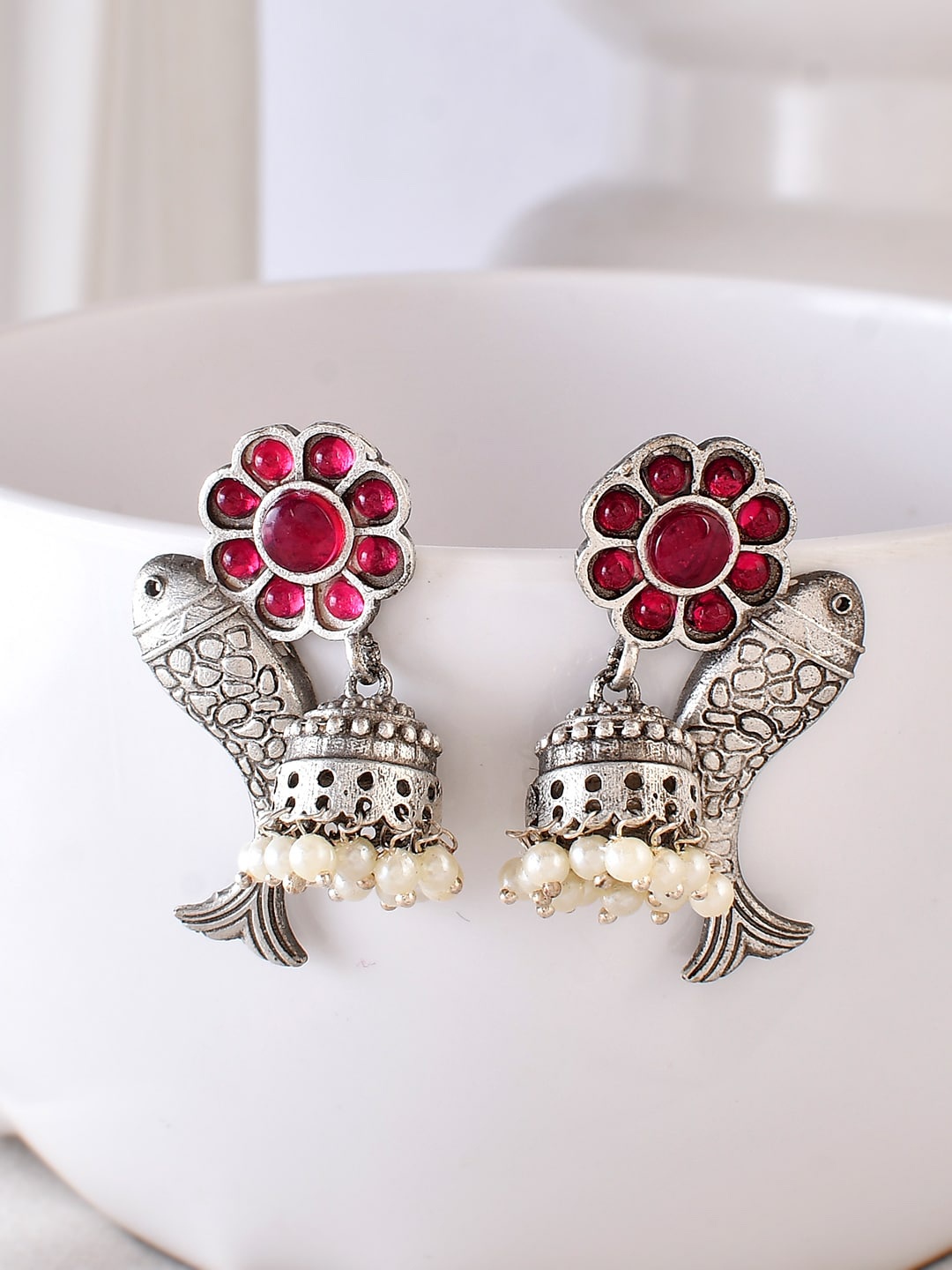 

DASTOOR Silver-Plated Contemporary Jhumkas