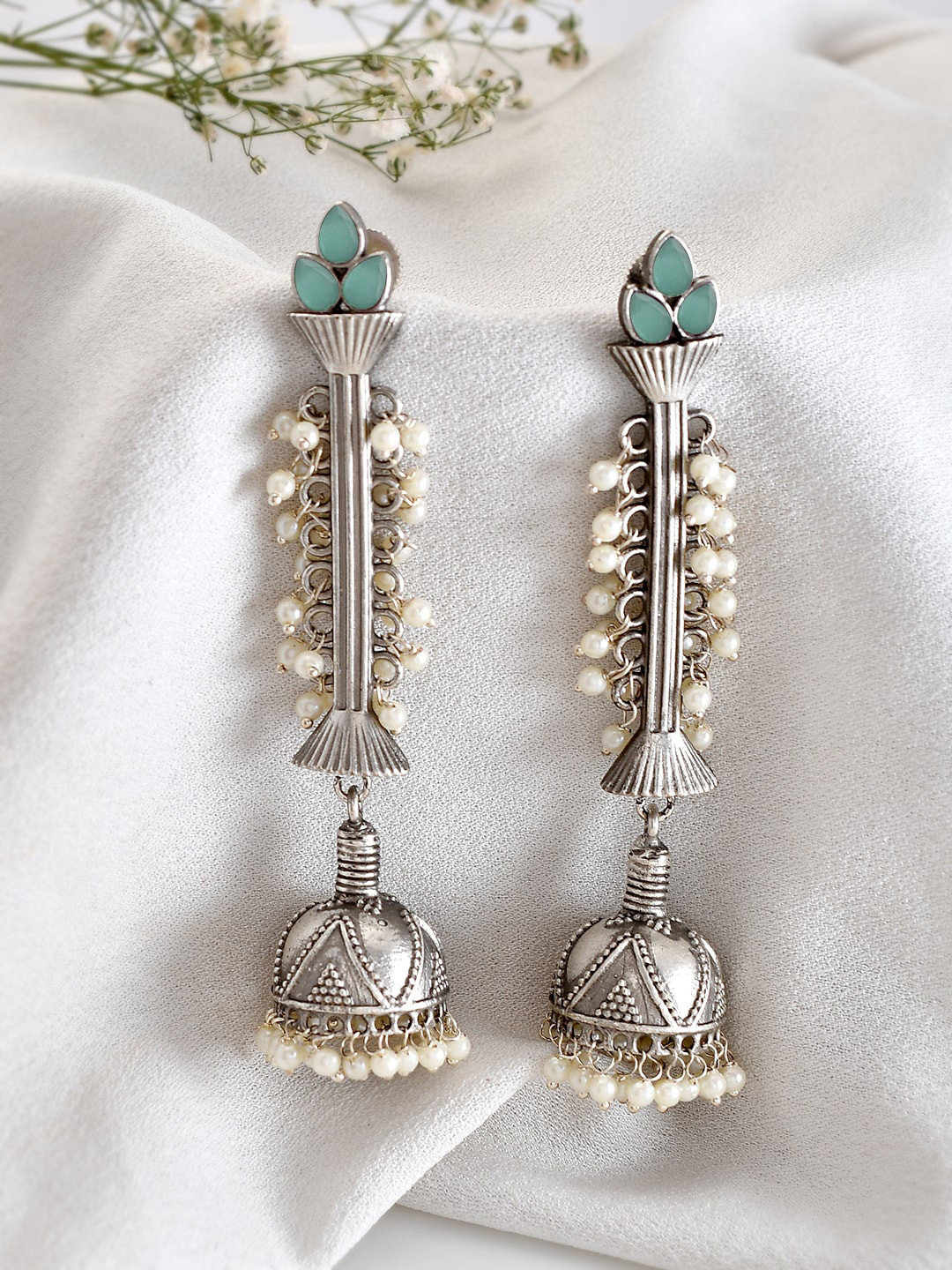 

DASTOOR Silver-Plated Beaded Dome-Shaped Jhumkas Earrings