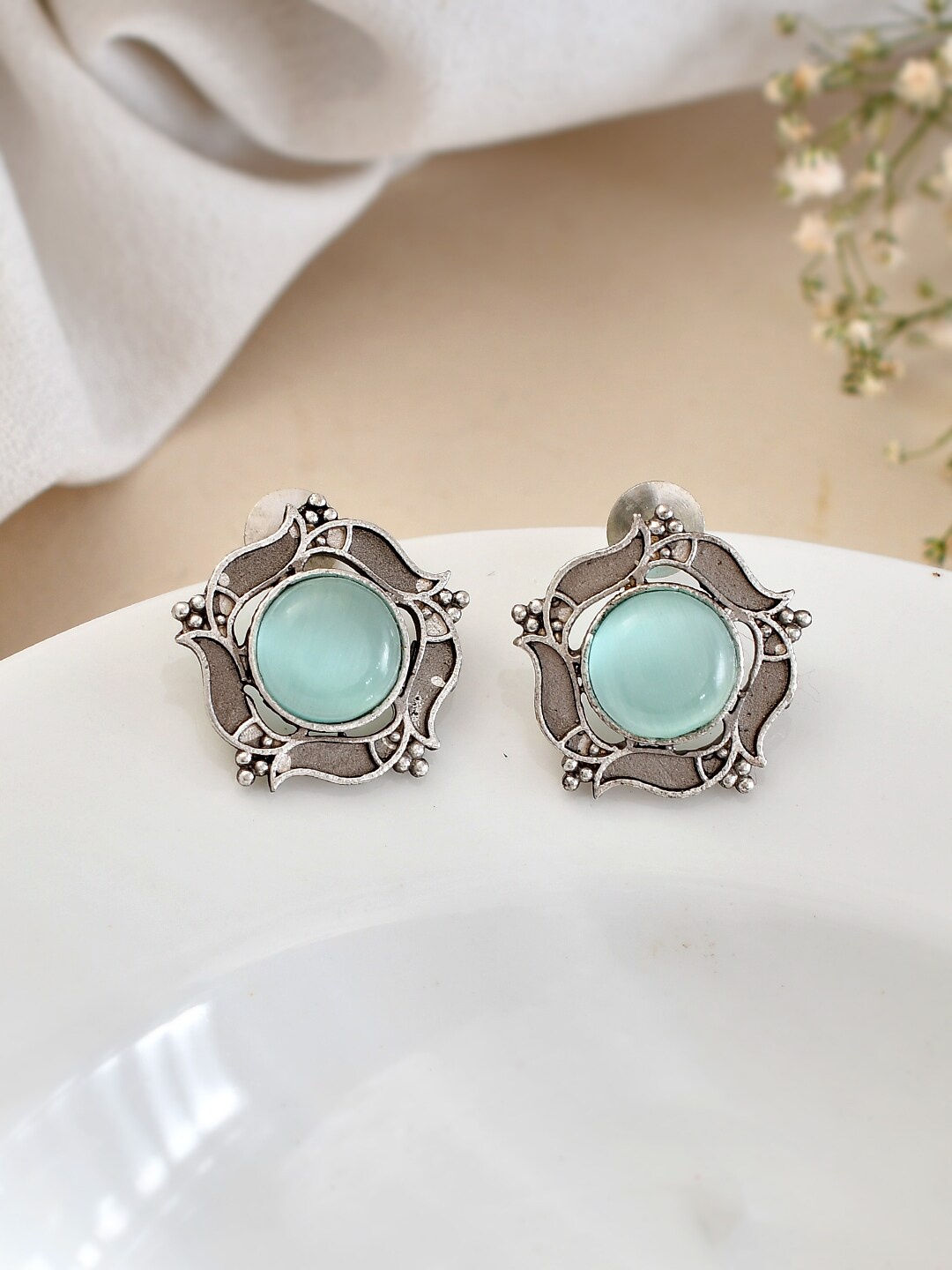 

DASTOOR Silver-Plated Contemporary Studs Earrings