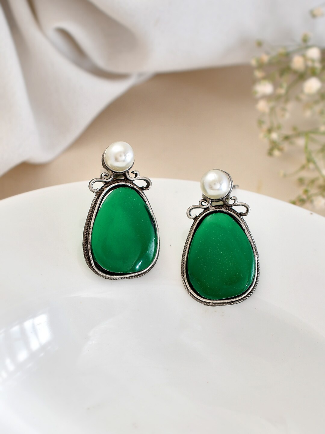 

DASTOOR Silver-Plated Contemporary Silver Studs Earrings